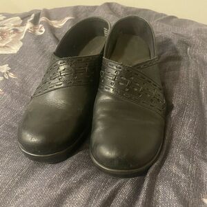 Abeo Black Women's slip resistant clogs size 6.5